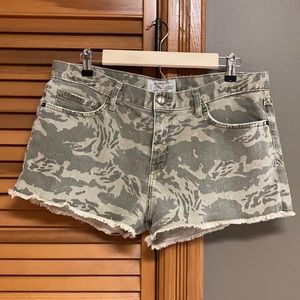 CURRENT/ELLIOTT The Boyfriend camo shorts
